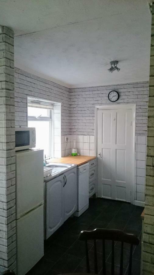فندق Hill Breeze House ميرثير تيدفيل المظهر الخارجي الصورة